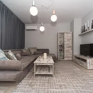 https://fashionable-1bd-flat-in-the-centre-of-plovdiv.plovdiv-hotels.com