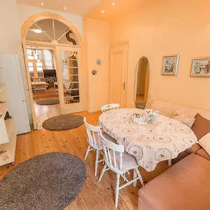 Tomovi - Three Bedrooms Center Daire
