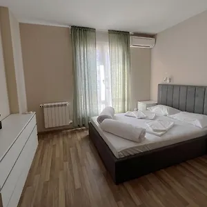 verificați disponibilitatea